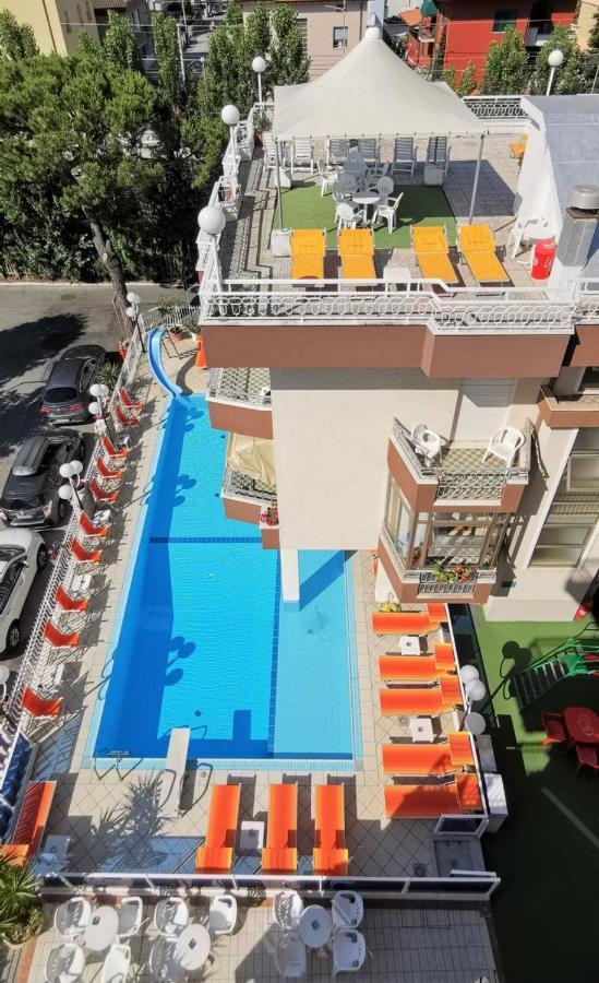 Hotel Cosmos Ρίμινι Εξωτερικό φωτογραφία