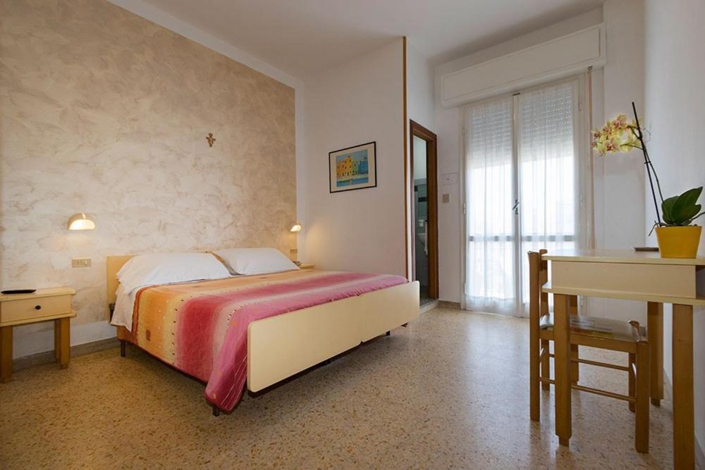 Hotel Cosmos Ρίμινι Εξωτερικό φωτογραφία