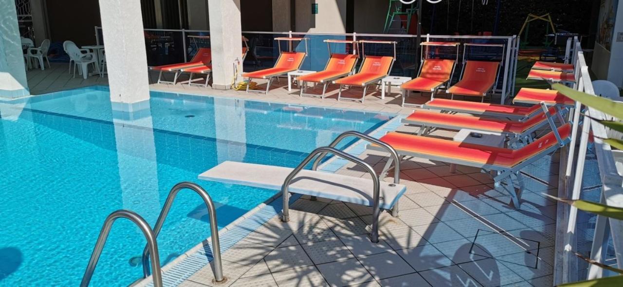 Hotel Cosmos Ρίμινι Εξωτερικό φωτογραφία