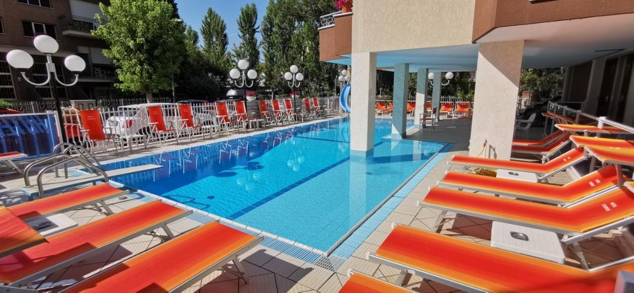 Hotel Cosmos Ρίμινι Εξωτερικό φωτογραφία