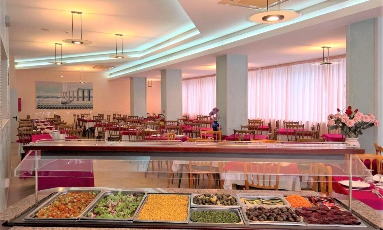 Hotel Cosmos Ρίμινι Εξωτερικό φωτογραφία