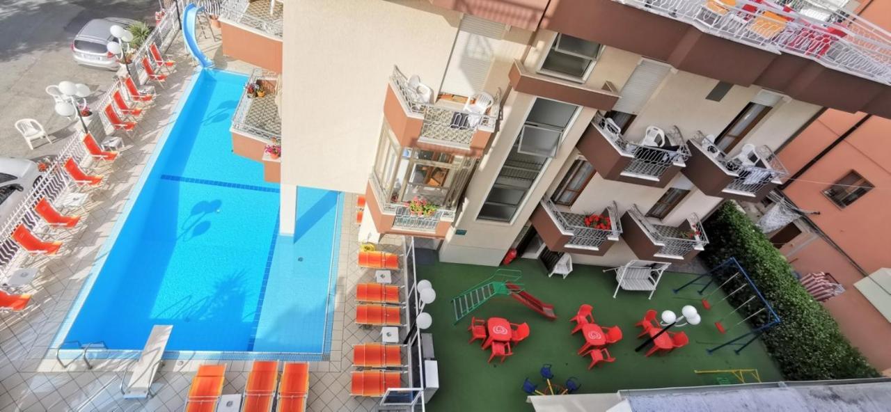 Hotel Cosmos Ρίμινι Εξωτερικό φωτογραφία