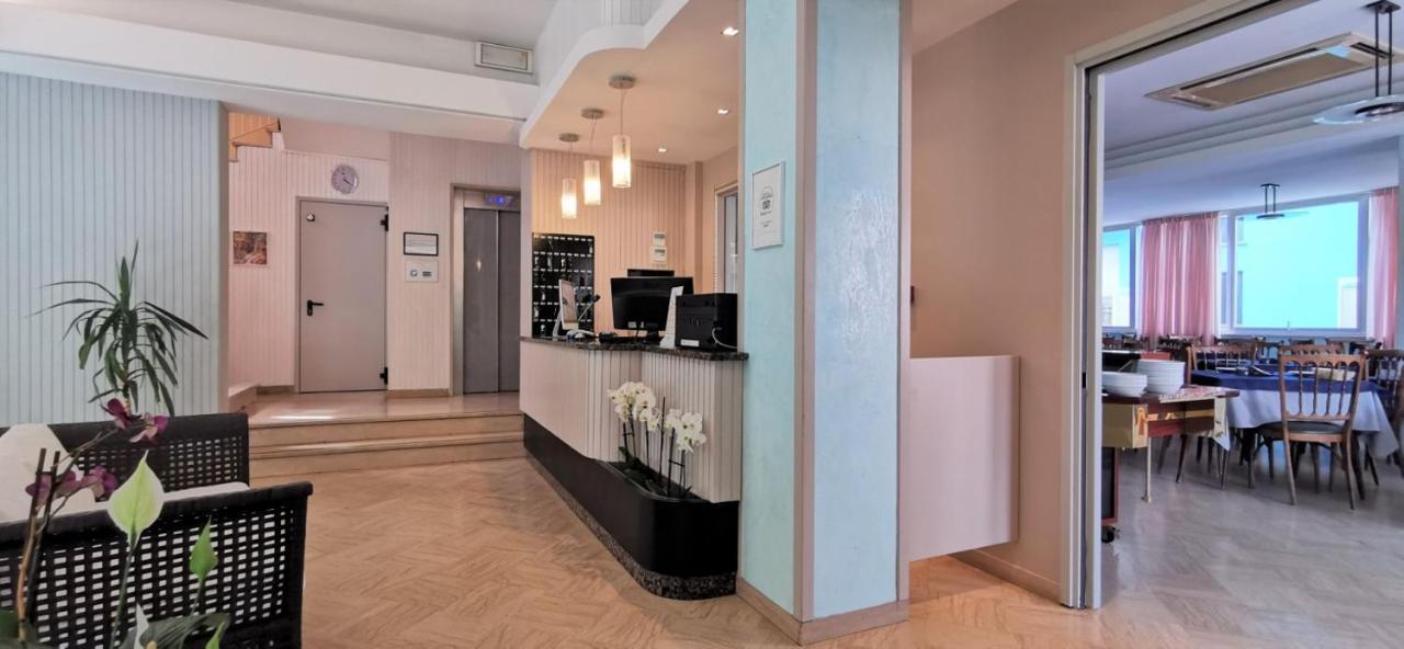 Hotel Cosmos Ρίμινι Εξωτερικό φωτογραφία