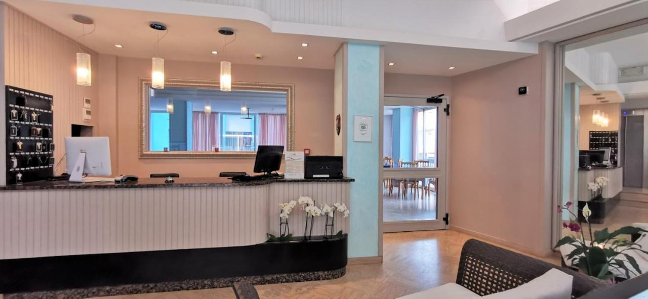 Hotel Cosmos Ρίμινι Εξωτερικό φωτογραφία