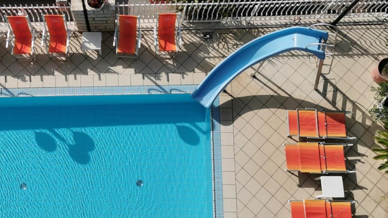 Hotel Cosmos Ρίμινι Εξωτερικό φωτογραφία